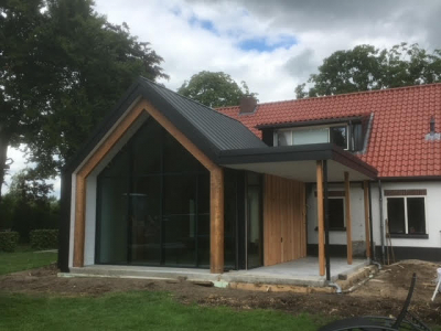 Tuinkamer met veranda in aanbouw